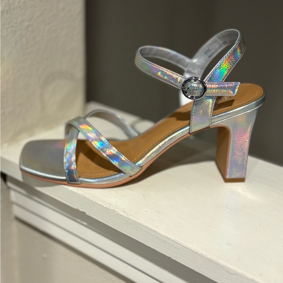 Lisa Vicky Vision Silver Iridescent Strappy Heels Womens Size 8 M - Picture 6 of 10